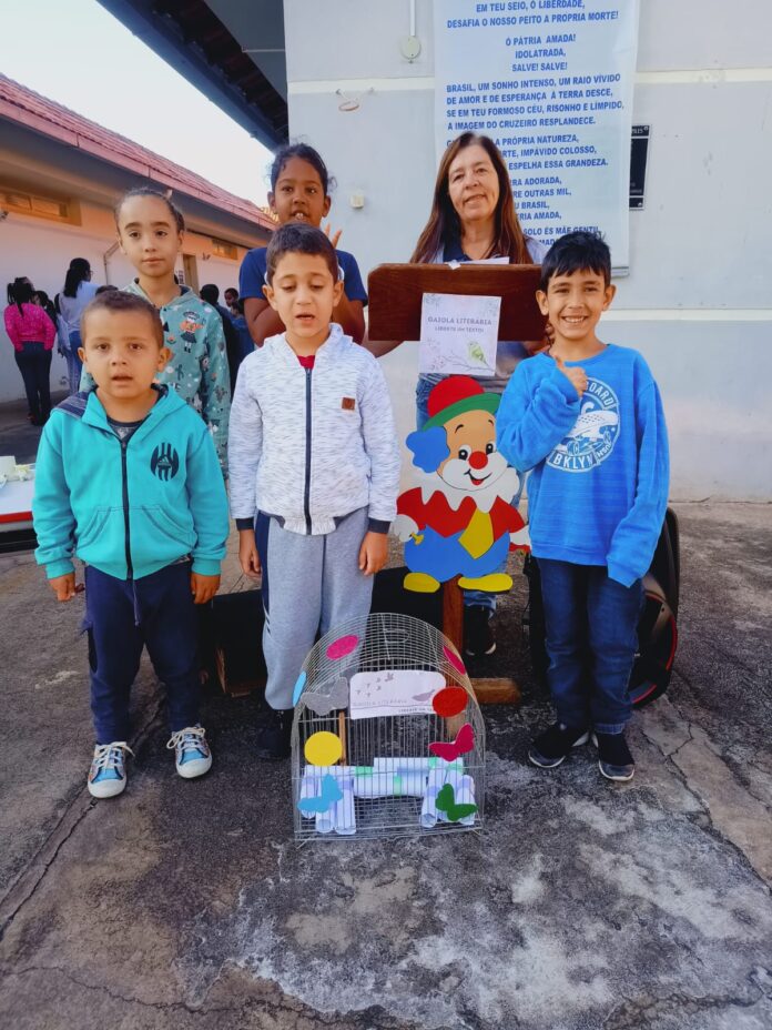 Escola Municipal Fernão Dias Pais realiza mais uma edição do projeto “Gaiola Literária” em Ibituruna