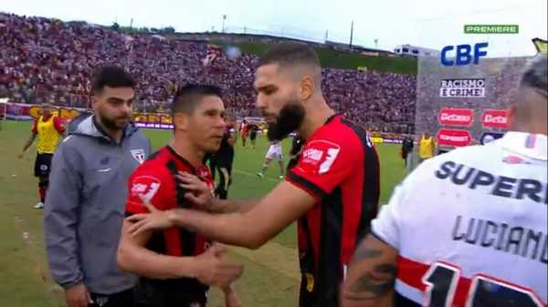 Súmula registra invasão de campo de zagueiro do Vitória expulso Súmula registra invasão de campo de zagueiro do Vitória expulso em jogo contra o São Paulo