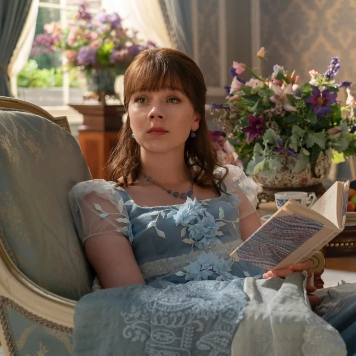 "Bridgerton": romance de Eloise pode ser lésbico na série, diz Claudia Jessie