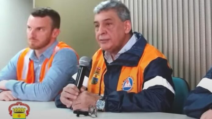 Sebastião Melo durante entrevista a jornalistas