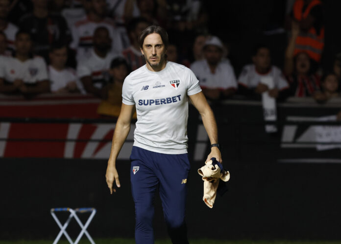 Contra o Corinthians, Zubeldía busca vencer primeiro clássico pelo São Paulo