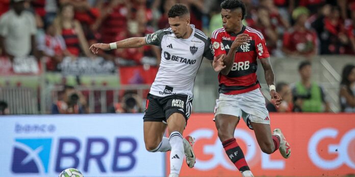 Líder do Brasileiro, Flamengo enfrenta Atlético-MG no Mineirão Líder do Brasileiro, Flamengo enfrenta Atlético-MG no Mineirão
