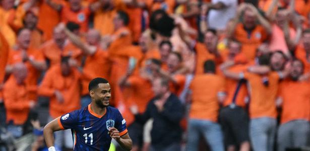 Onde vai passar Holanda x Turquia? Como assistir ao vivo Cody Gakpo, da Holanda, comemora após marcar contra Romênia na Eurocopa