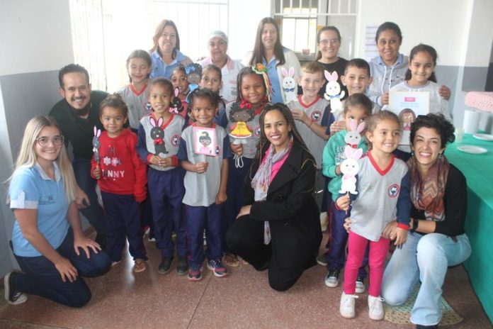 Projeto de Extensão e NEABI entrega livros na Comunidade Quilombola de Curralinho dos Paulas