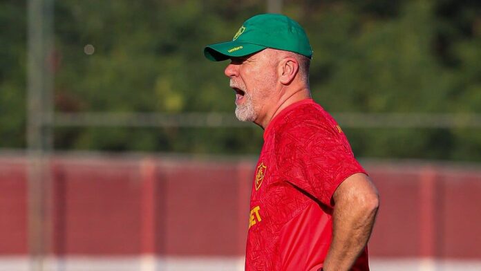 Técnico do Criciúma lamenta empate, mas vê evolução no Fluminense