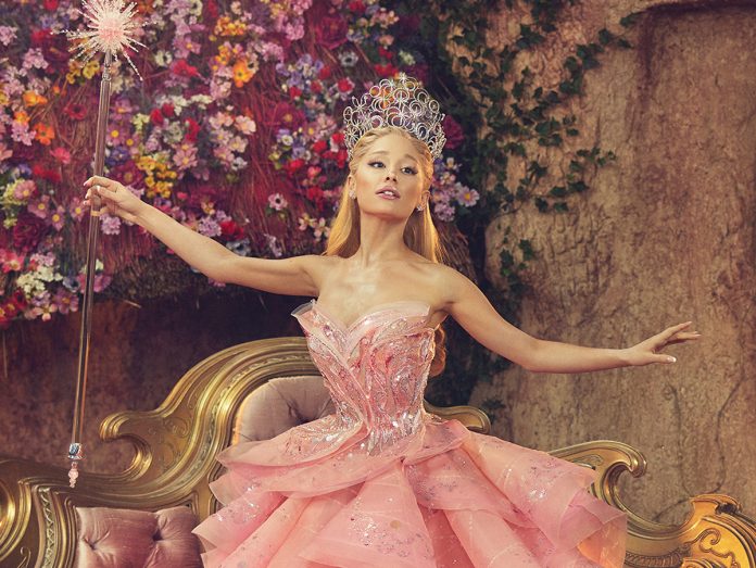 ariana-grande-wicked-capa.jpg Ariana Grande rebate críticas à mudança de voz em entrevista
