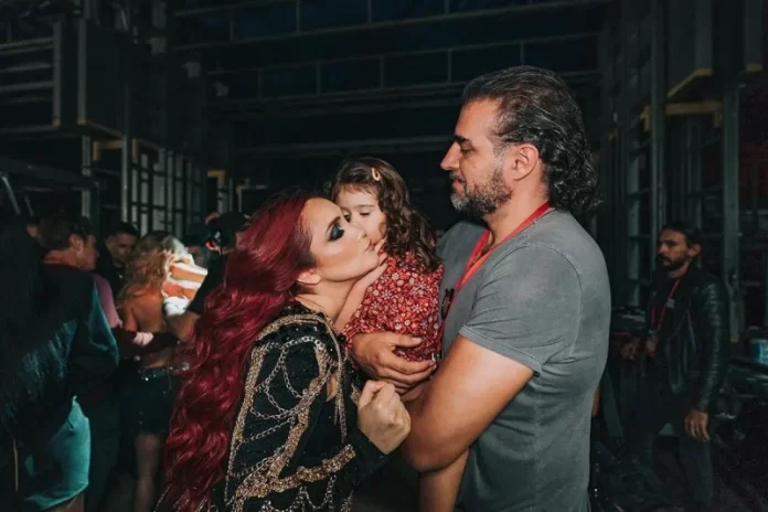 dulce-maria-comemora-aniversario-3-anos-filha-palco-show-rbd-video-2-800x533.webp.webp