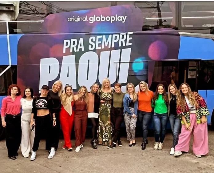 Xuxa e Paquitas divulgam doc. no "Altas Horas": veja quem foi e quem não foi•
