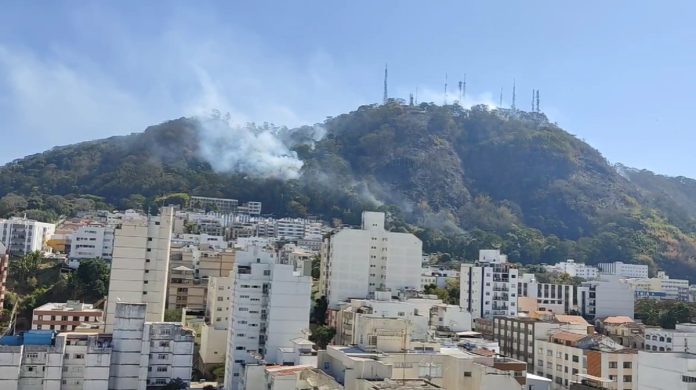 Após quase uma semana, operação de combate a focos de incêndio no Morro do Cristo é encerrada