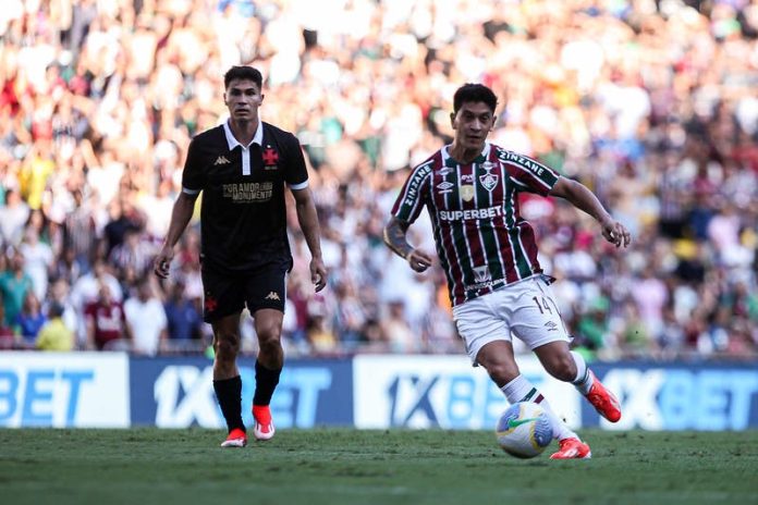 Bola de Cristal de jornal "prevê" favorito no clássico entre Vasco e Fluminense