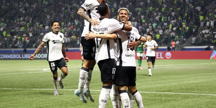 Botafogo segura empate com Palmeiras e avança na Copa Libertadores Botafogo segura empate com Palmeiras e avança na Copa Libertadores