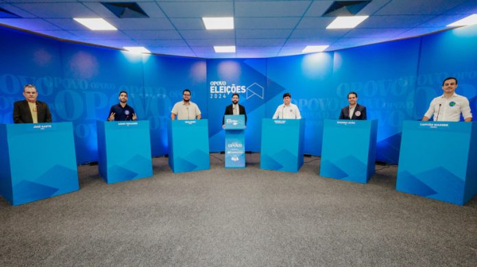 DA ESQUERDA para direita: José Sarto (PDT), André Fernandes (PL), Técio Nunes (Psol), o mediador Ítalo Coriolano, George Lima (Solidariedade), Evandro Leitão (PT) e Capitão Wagner (União Brasil)