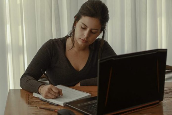 UFJF abre 450 vagas gratuitas em especializações a distância