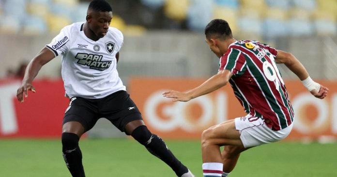 Artur Jorge revela bronca em Luiz Henrique no intervalo de Fluminense x Botafogo: ‘Ele hoje teve sorte, quase o tirei’