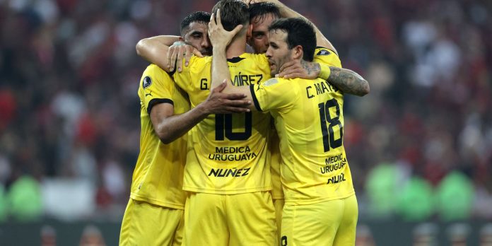 Flamengo empata com Peñarol e está eliminado da Libertadores