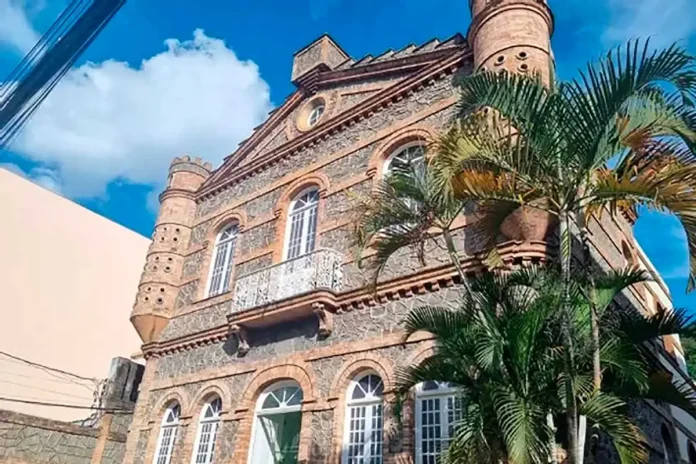 Justiça determina que Cemig adeque fiação desordenada na área central de Juiz de Fora