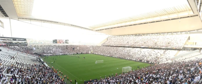 Torcedores do Corinthians reservam todos os ingressos disponíveis para o treino na arena