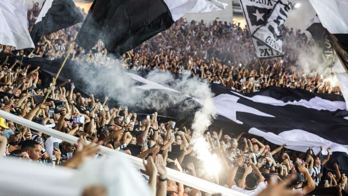 Presidente do Peñarol dá declaração surpreendente sobre foguetório do Botafogo