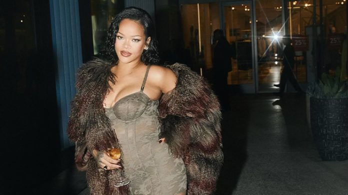 rihanna-fa-futebol-jogador-brasileiro-inspiracao-pele.jpg Rihanna revela ser apaixonada por futebol e fã de jogador brasileiro; saiba quem é!