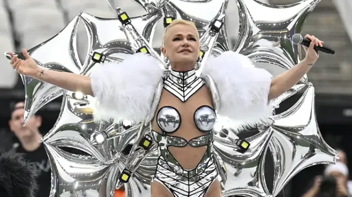 xuxa-show-do-intervalo-futebol-da-esperanca-completo.jpg (Foto: Globo/Bob Paulino)