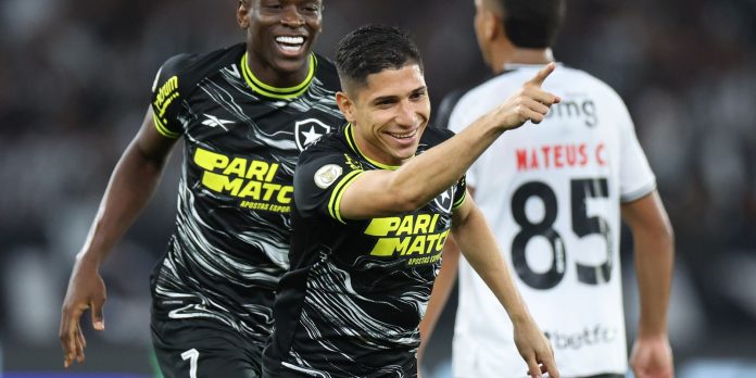 Bota supera o Vasco e amplia a vantagem na liderança Bota supera o Vasco e amplia a vantagem na liderança do Brasileiro
