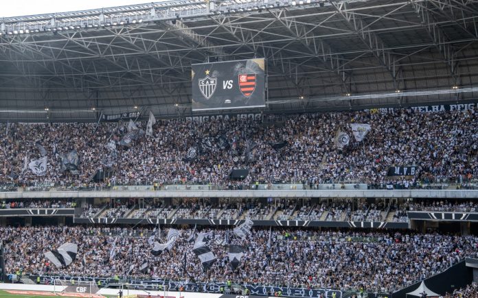 Dono do Atlético-MG se pronuncia após cenas de guerra no estádio em jogo contra o Flamengo