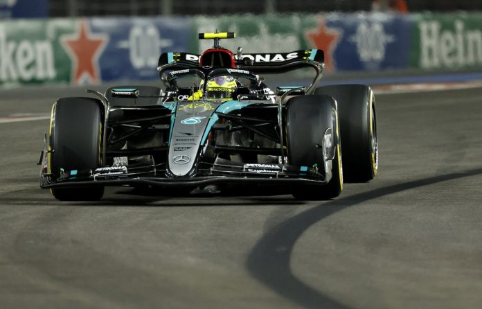 GP de Las Vegas: Lewis Hamilton lidera 2º treino livre | fórmula 1