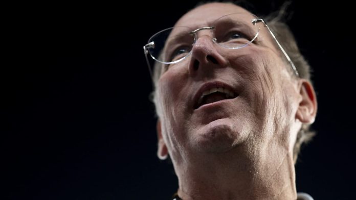 seta para fechar a publicidade