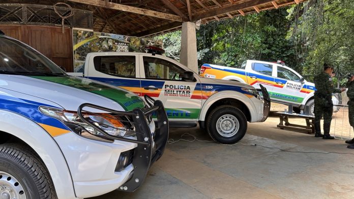 Ministério Público doa três viaturas para a Polícia de Meio Ministério Público doa três viaturas para a PolÃcia de Meio Ambiente