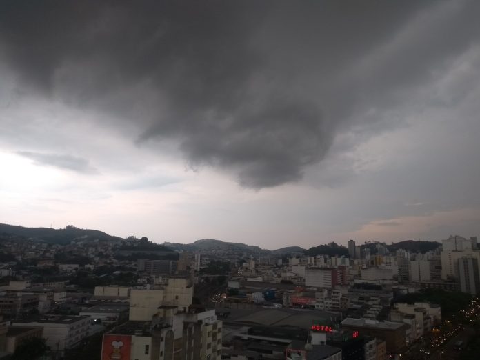 Novembro começa com riscos de temporais em Juiz de Fora e região