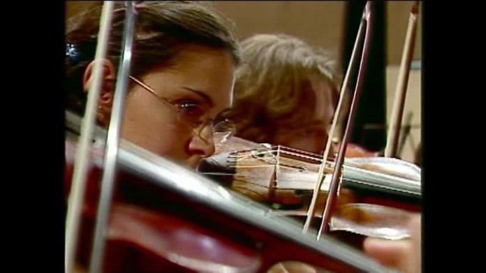 Orquestras nacionais e internacionais em concertos a céu aberto: Relembre o festival de música antiga e colonial de Juiz de Fora, em 2003 | Memória TVIntegração