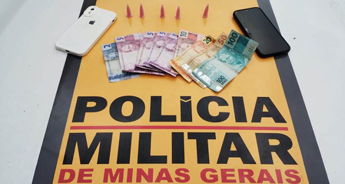 PMRv Dona EuzÃ©bia prende dois jovens por trÃ¡fico de drogas