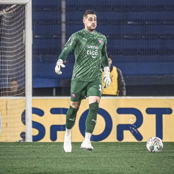 Anunciado pelo Cerro, Gatito vai brigar por posição com goleiro brasileiro preso por violência doméstica