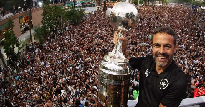 Artur Jorge atrai interesse de mercado internacional e pode deixar o Botafogo