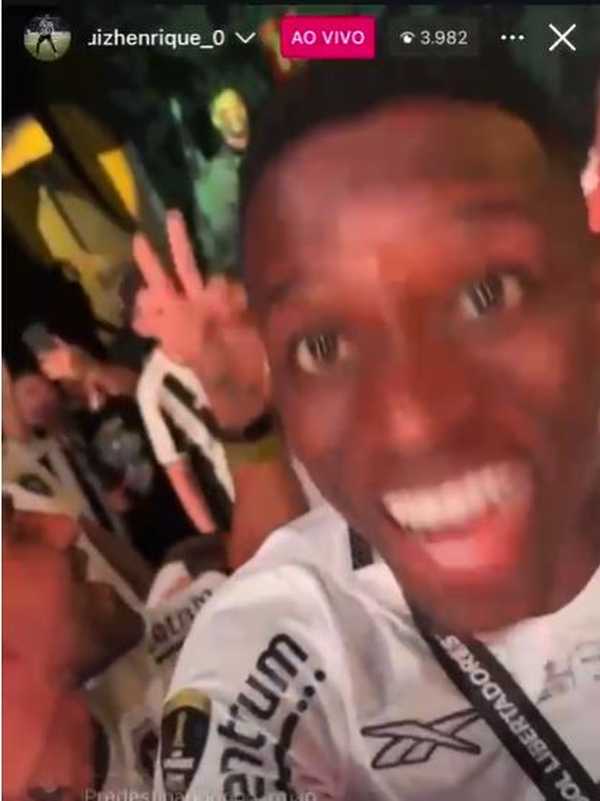 Jogadores do Botafogo provocam Atlético-MG em festa pós-título: "No Monumental, Jogadores do Botafogo provocam Atlético-MG em festa pós-título: "No Monumental, o Galo virou galinha" | botafogo