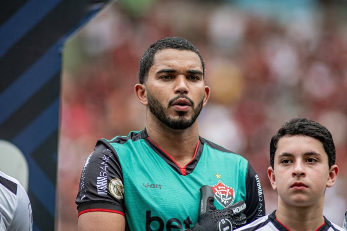 Na mira do Fluminense, goleiro Lucas Arcanjo tem estatística curiosa na carreira