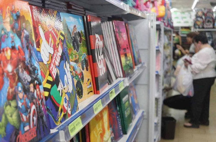 Procon realiza fiscalização em papelarias