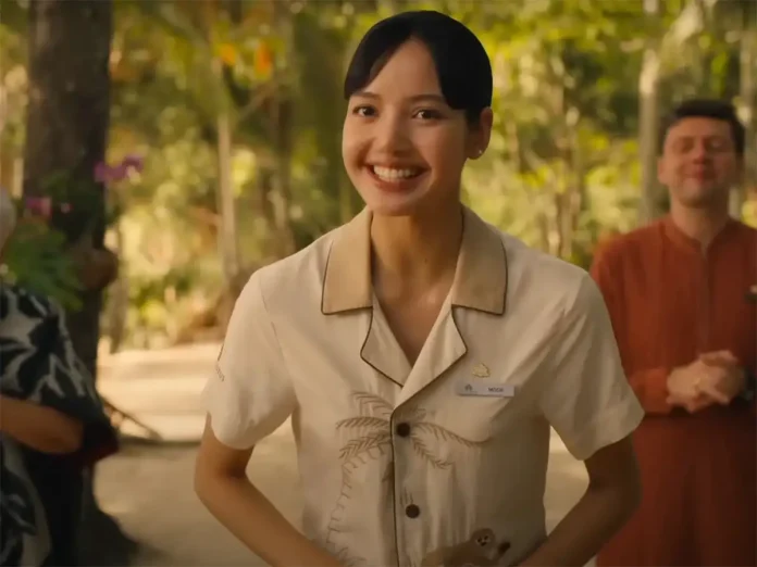 Atriz revela como Lisa é nos bastidores de "The White Lotus"