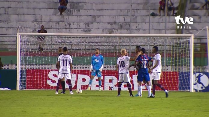 Árbitro explica expulsão por peteleco em súmula de Jacuipense x Árbitro explica expulsão por peteleco em súmula de Jacuipense x Bahia: "Conduta violenta" | campeonato baiano