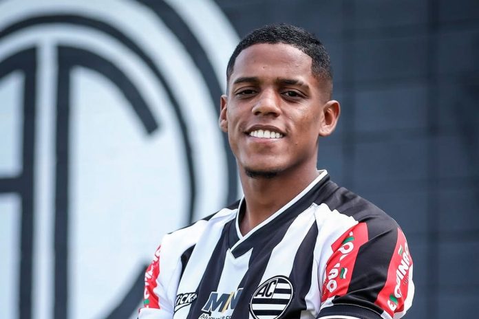 Athletic contrata lateral do Coritiba por empréstimo