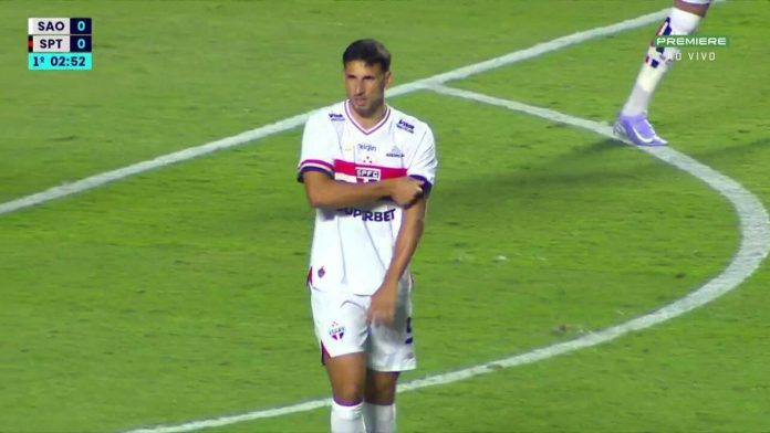 Calleri perde pênalti no início da partida; confira Calleri perde pênalti no início da partida; confira