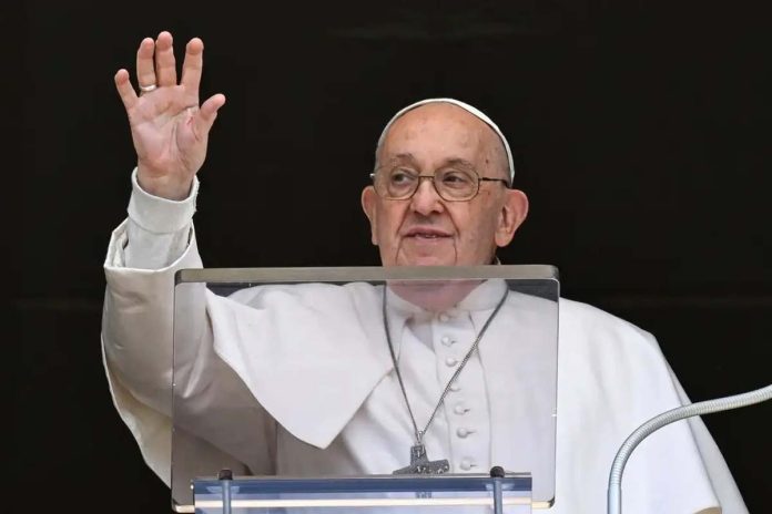 Estado de saúde de Papa Francisco é estável, mas recuperação ainda é lenta