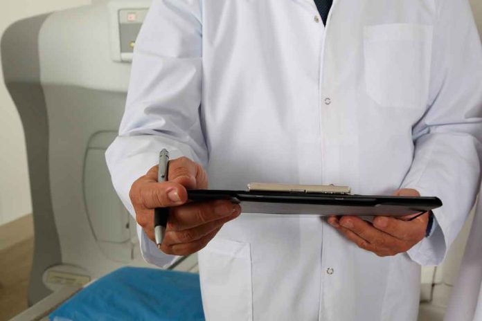 Justiça nega vínculo empregatício entre médico PJ e operadora de plano de saúde 
