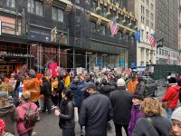 Manifestantes protestam contra Trump nos Estados Unidos e Europa