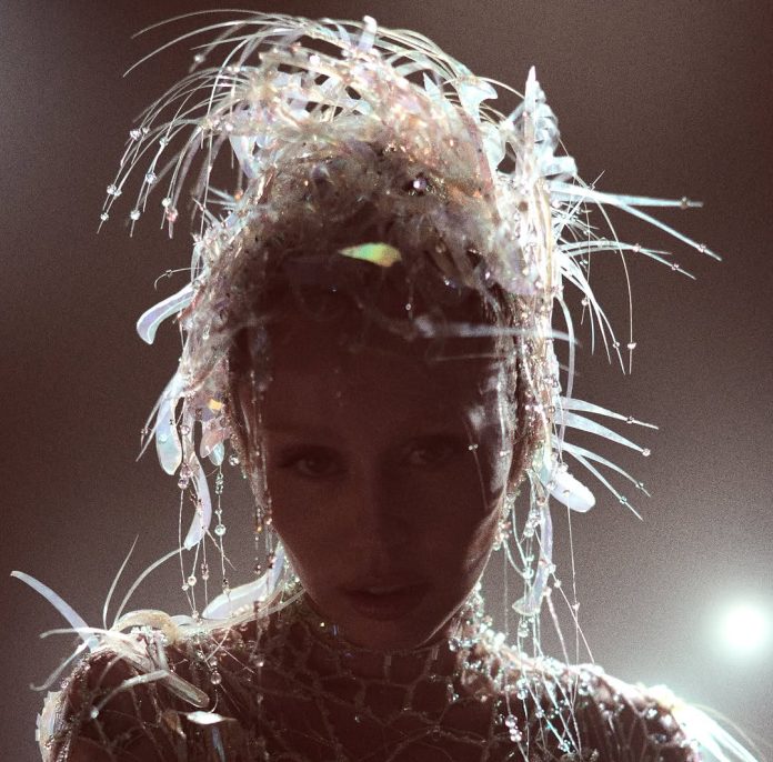 Miley Cyrus está soltando muitos materiais do álbum novo e reunimos tudo para você aqui