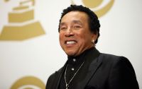 Smokey Robinson é acusado de agressão sexual por quatro ex-funcionárias