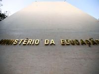 Governo limita repasses mensais para universidades federais