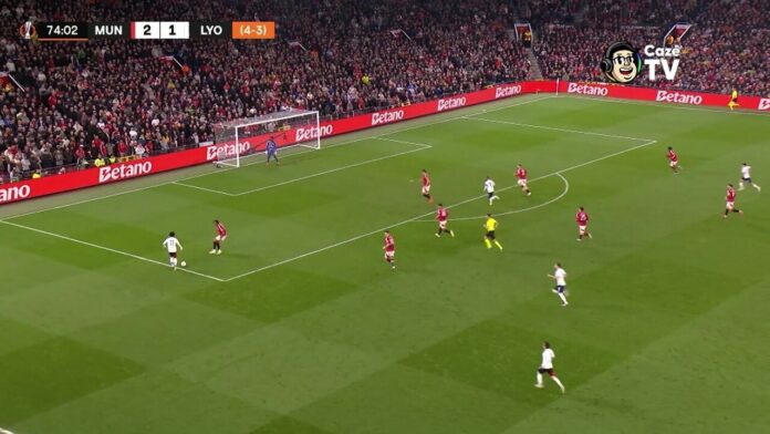 Lyon, de John Textor, é proibido de contratar reforços por dívida de 13 mil reais