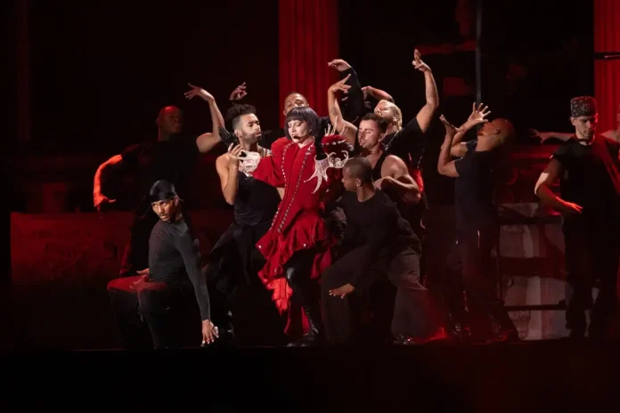 lady-gaga-passagem-som-correria-ensaio-invadir-area-vip-fas-videos-2.jpg