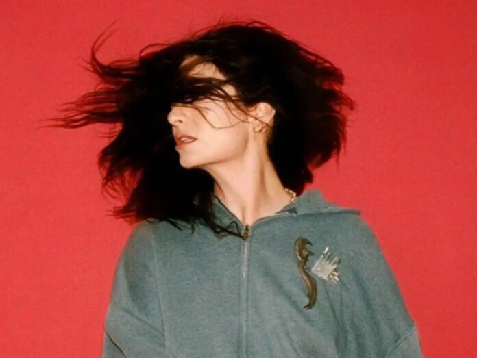 Lorde anuncia datas de turnê nova e deixa Brasil de fora
